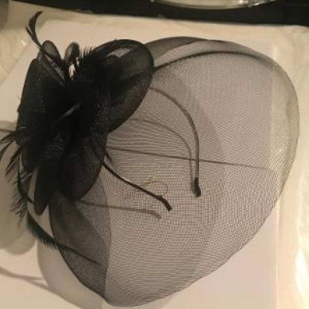 BLACK FASCINATOR - Picture 2 of 5
